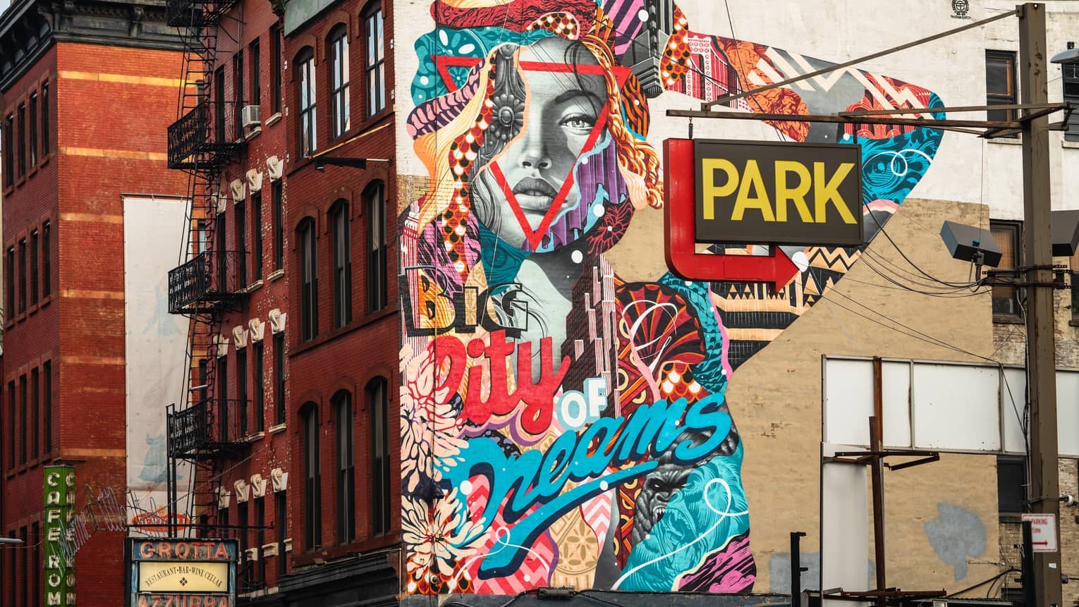 NYC walking tours - local guide at Soho mural with Tourista app