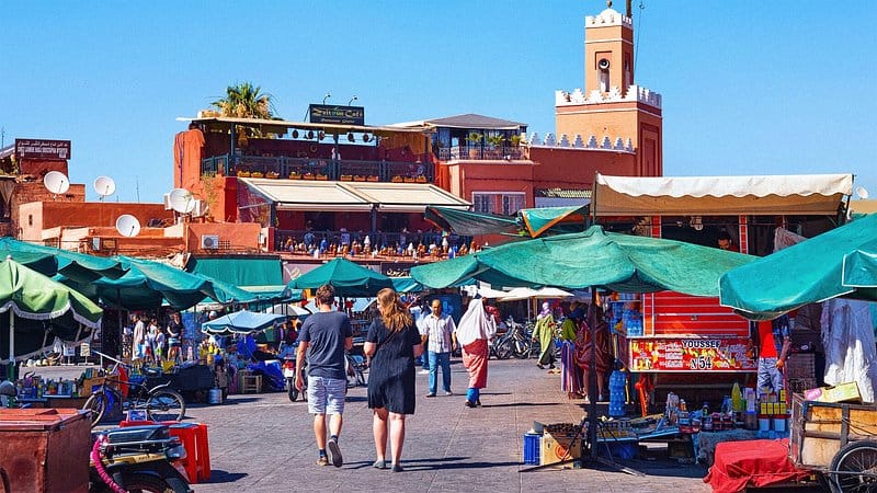 Marrakech tours - local guide in souk with Tourista app